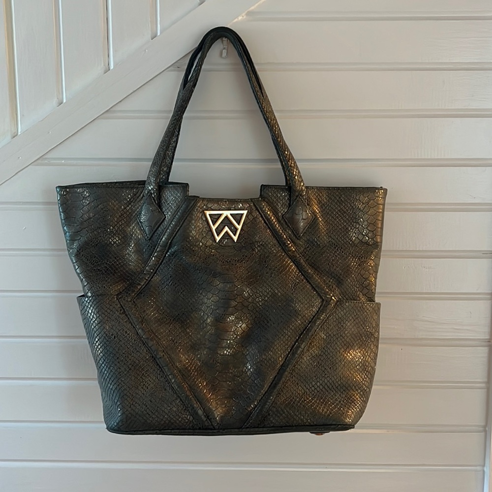 Kelly Wynne Paint the town tote Snakeskin